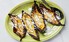Plátanos Horneados con Crema y Queso (Baked Banana With Crema and Cheese)