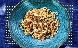 Ramen Noodles With Spring Onions and Garlic Crisp